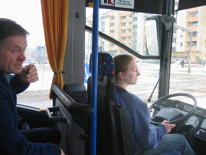 mars 2008 153.jpg - Moa kör den gula bussen.